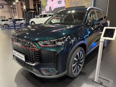 Front view of SUV with LED headlights and prominent grille