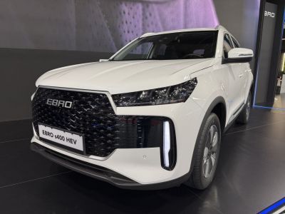 2025 EBRO s400 3/4 front-left view