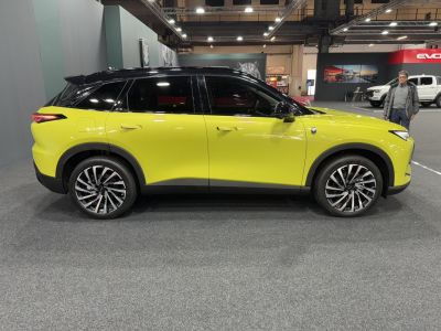 Side profile of SUV with two-tone roof and alloy wheels