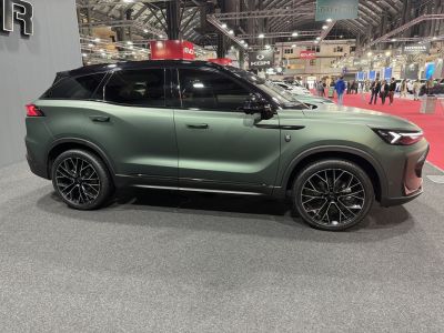 SUV side profile with black roof and sporty alloy wheels