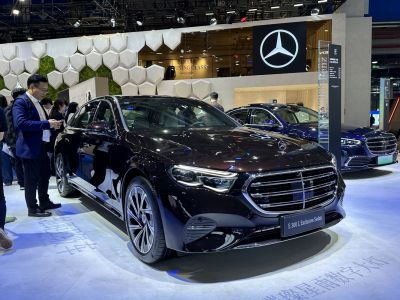 Luxury sedan front grille and LED headlights