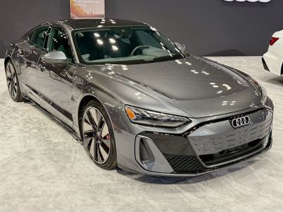 2025 Audi e-tron GT (facelift 2025) 3/4 front-right view