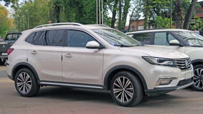 SUV side profile with alloy wheels and roof rails