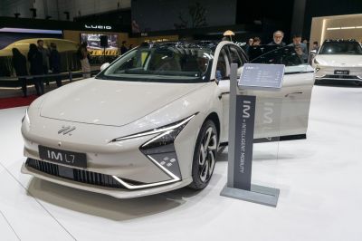2024 IM L7 (facelift 2024) 3/4 front-left view
