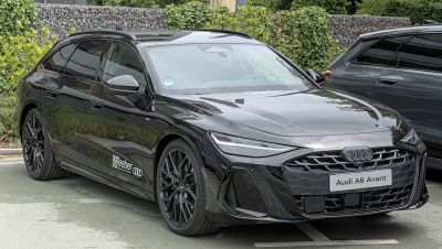 Black Avant wagon with sharp LED headlights and sporty alloy wheels