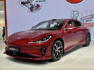2025 IM L6 (facelift 2025) 3/4 front-left view