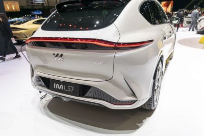 Rear of SUV with continuous LED taillight and aerodynamic bumper