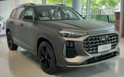 Bold front grille and sleek LED headlights with black wheels