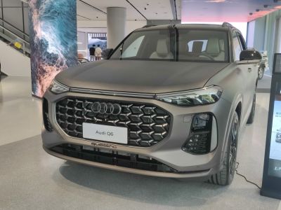 Front view of SUV with hexagonal grille and LED headlights