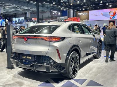 Rear design with full-width LED taillights and aerodynamic bumper elements