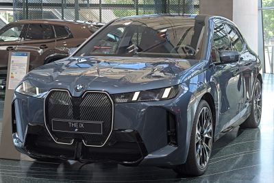 Large kidney grille and sleek LED headlights front view