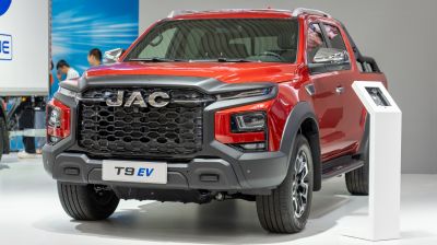 2023 JAC T9 Double Cab front view