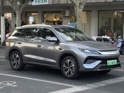 Sleek front LED headlights and stylish alloy wheels on modern SUV