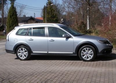 Side view of silver station wagon with roof rails and alloy wheels