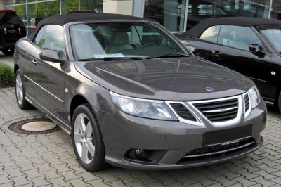 Front view of convertible with alloy wheels and sharp headlights