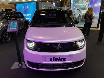 Compact vehicle front with LED ring headlights and minimalist design