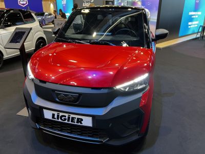 Front view with LED headlights and modern grille