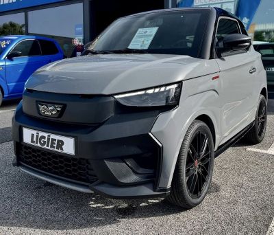 Compact urban microcar front with sleek headlights and modern grille