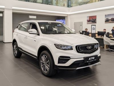 2024 BelGee X70 3/4 front-right view
