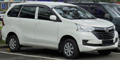 Compact MPV with modern front grille and alloy wheels