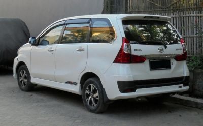 Rear and side view, tinted windows, sport rims