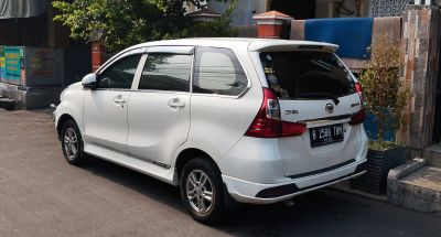 Rear side perspective of compact multi-purpose vehicle with alloy wheels