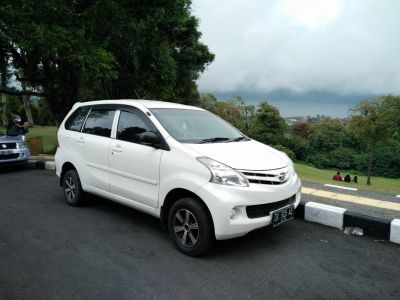 White compact MPV front-side view with distinctive headlights and alloy wheels