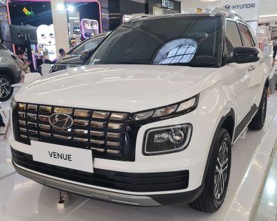 Distinctive front grille and split headlight design on a modern SUV