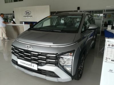 Front grille and LED headlights of a modern SUV