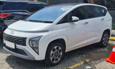 Front view of modern SUV with dual-level headlights and geometric alloy wheels
