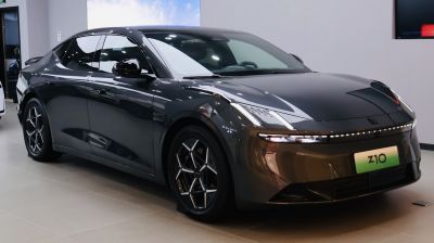 2025 Lynk & Co Z10 3/4 front-right view