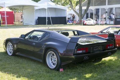 Rear and side profile with rear wing and exhaust pipes