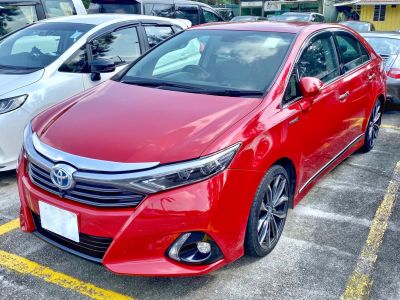 Front grille and headlight design of a hybrid sedan with fog light