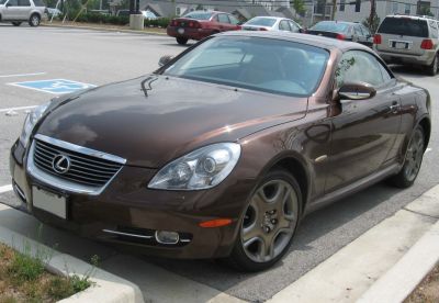 Hardtop convertible with aerodynamic design and alloy wheels
