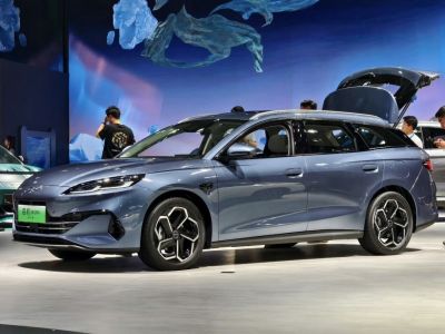 2025 BYD Seal 06 Station Wagon 3/4 front-left view