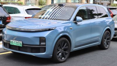 SUV with continuous LED light bar and rooftop sensor
