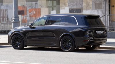 Black SUV with alloy wheels and chrome window trims