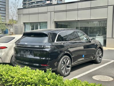 Black SUV rear and side view with alloy wheels