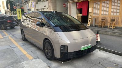 Sleek futuristic minivan with aerodynamic design and tinted glass roof