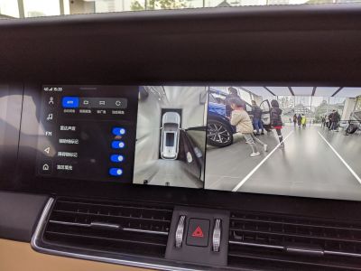 360-degree camera dashboard display with multiple view modes and obstacle detection.