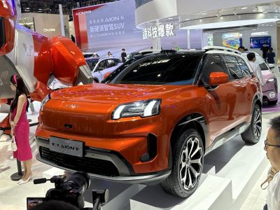 SUV front and side view with LED headlights and alloy wheels
