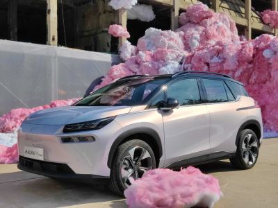 Side-front view of sleek crossover SUV with black roof and alloy wheels