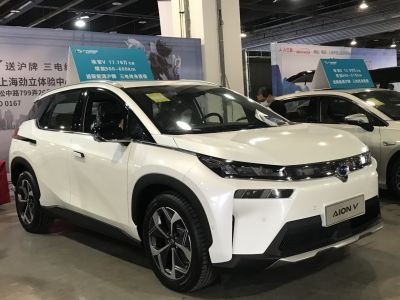 Sleek SUV with LED headlights and sporty alloy wheels
