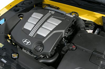 Close-up of a Hyundai V6 engine under the hood