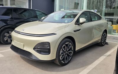 2025 XPENG G6 (facelift 2025) 3/4 front-left view