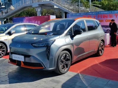Electric crossover with LED headlights and orange roof/front accents