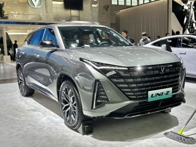 2025 ChangAn UNI-Z 3/4 front-right view