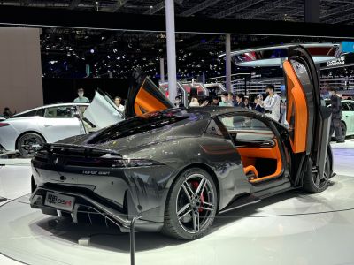 Gullwing doors and aerodynamic rear design in a sports coupe