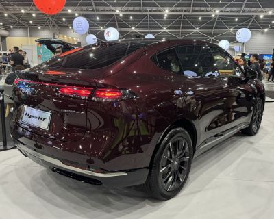 Sleek rear side with illuminated LED taillights and modern wheels