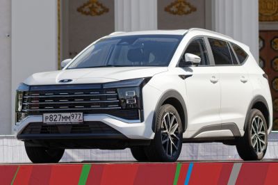 2025 Moskvich 8 3/4 front-left view